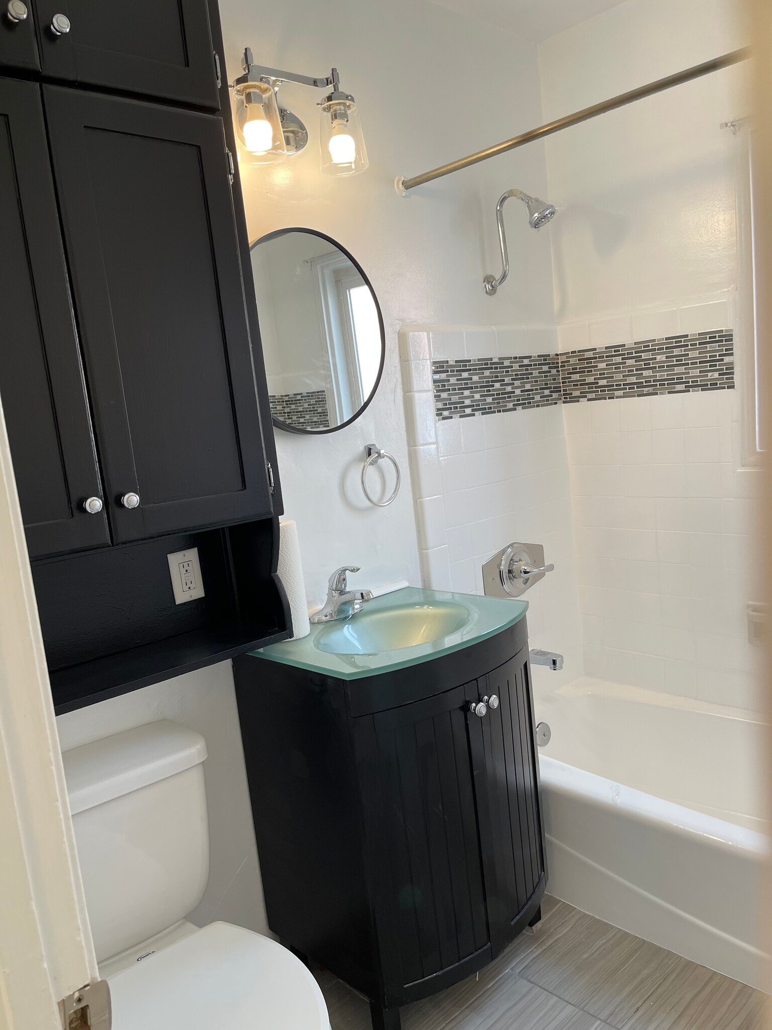 Building Photo - 702 S Pacific Coast Hwy