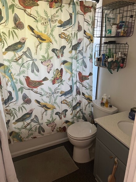 Building Photo - 1417 E 8th St