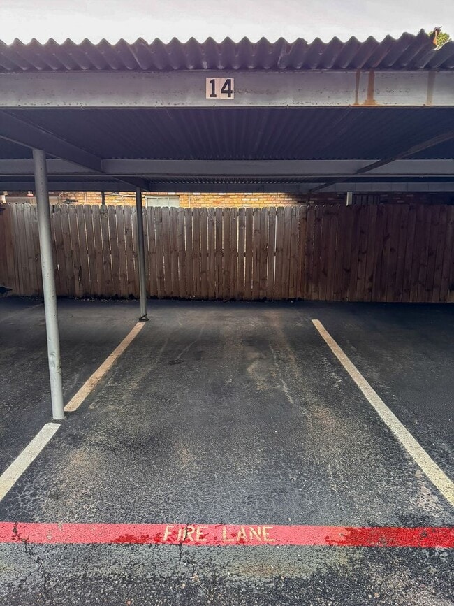 Building Photo - 2 bed Condo in Central Longview