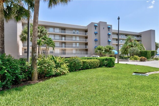 Building Photo - 6061 N River Run Dr