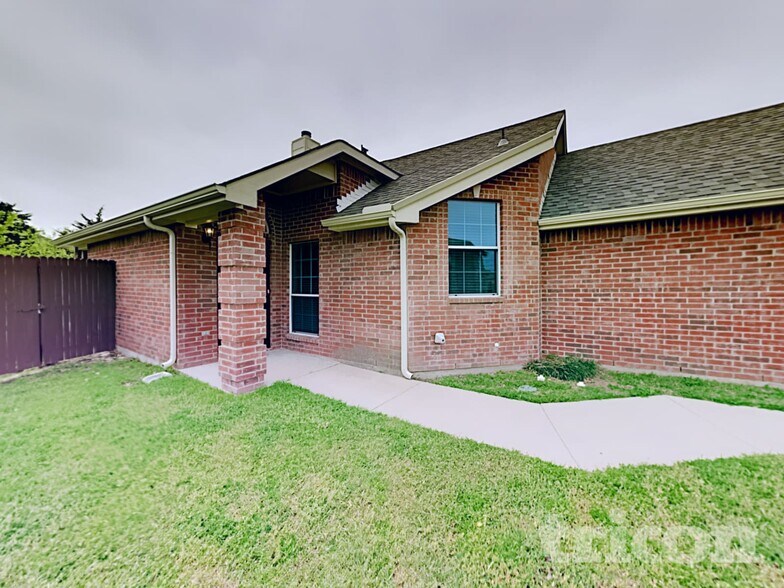 Building Photo - 906 Pheasant Dr