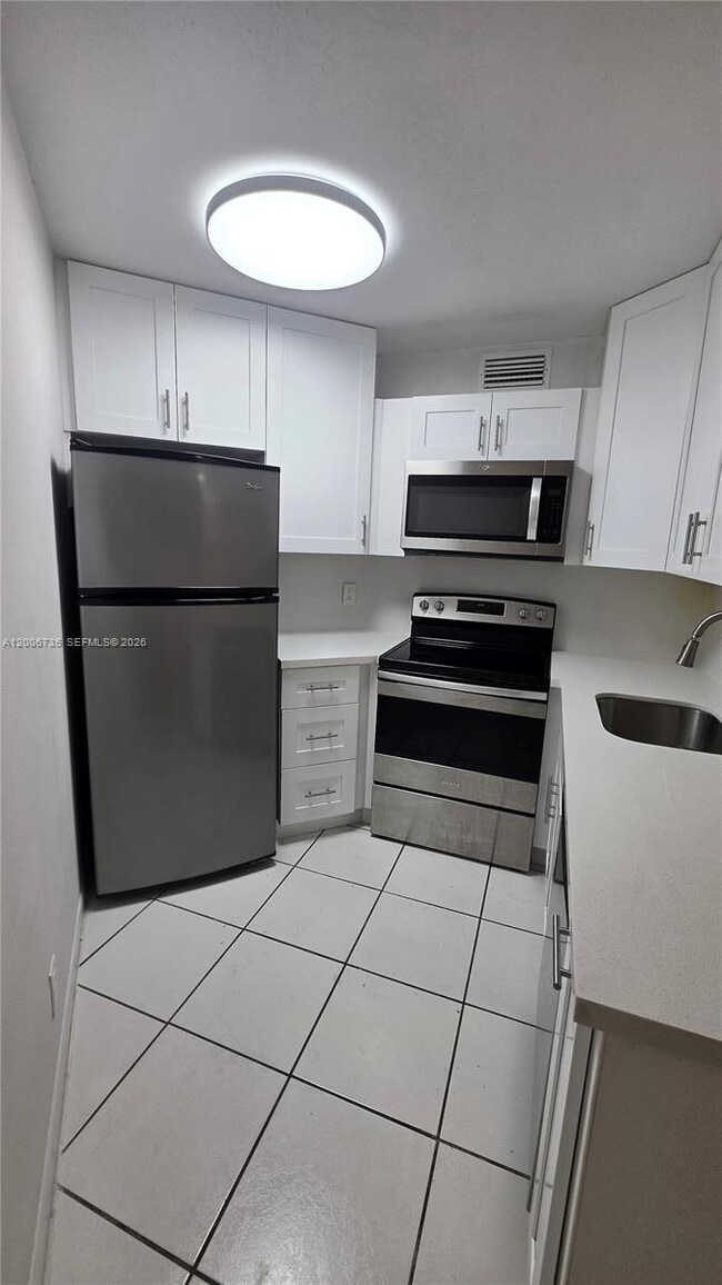 Building Photo - 216 Lake Pointe Dr