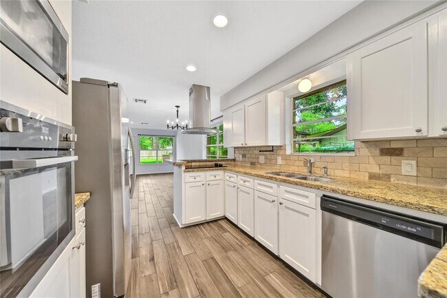 Building Photo - 259 Spring Pines Dr