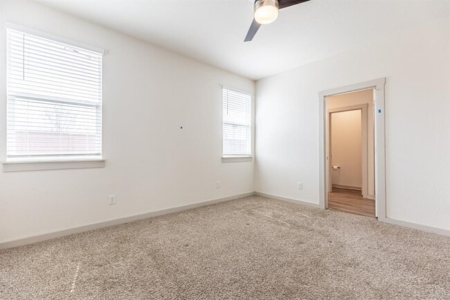 Building Photo - 305 Fairfax Ave