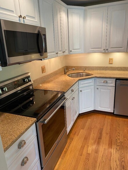 Building Photo - 111 Falcon Ln