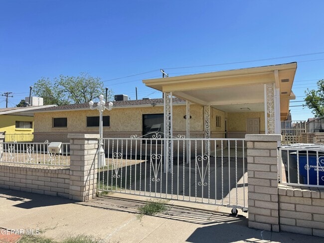 Building Photo - 252 Trinity Pl
