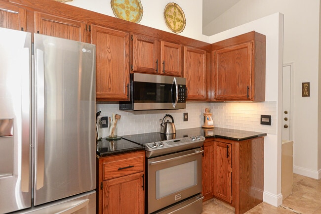Building Photo - 4079 Garden Villas Ct