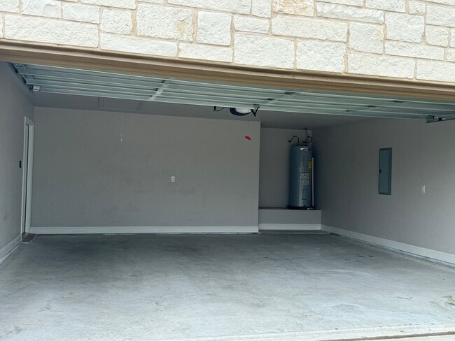 Building Photo - 105 Sandstone Ln