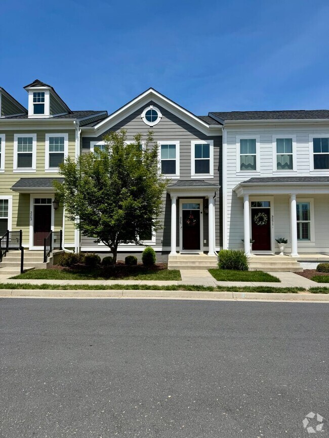 Building Photo - Townhouse for Rent in Preston Lake