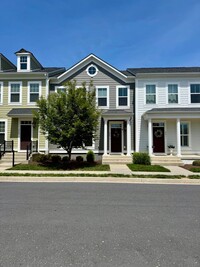 Building Photo - Townhouse for Rent in Preston Lake