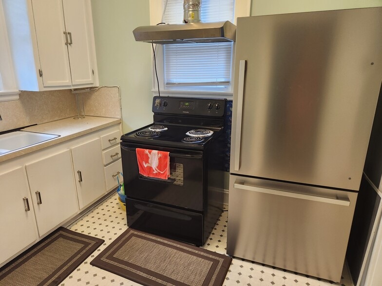 kitchen Unit A - 705 W Markham Ave