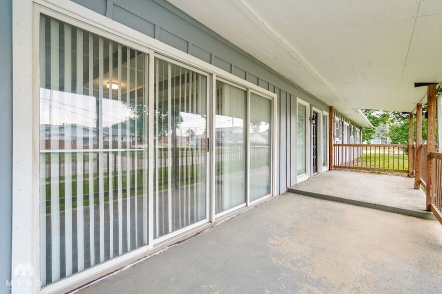 Building Photo - 10 Oakwood Dr
