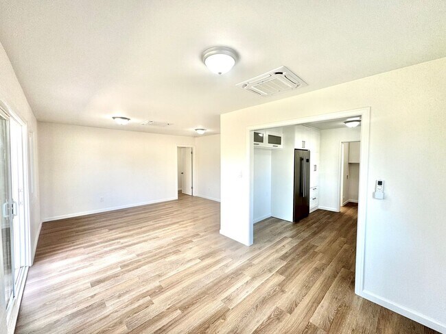 Building Photo - Beautifully Remodeled 4bd/2.5ba CLAIREMONT Home! Fenced yard, garage, PET friendly!