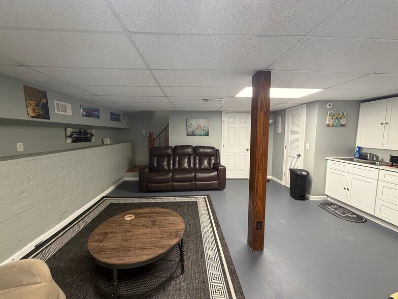 Building Photo - 110 Powder Springs St