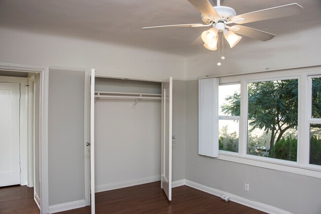 Building Photo - cal112