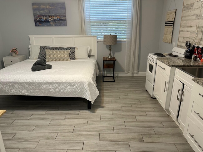 Building Photo - 1258 Beach Rd