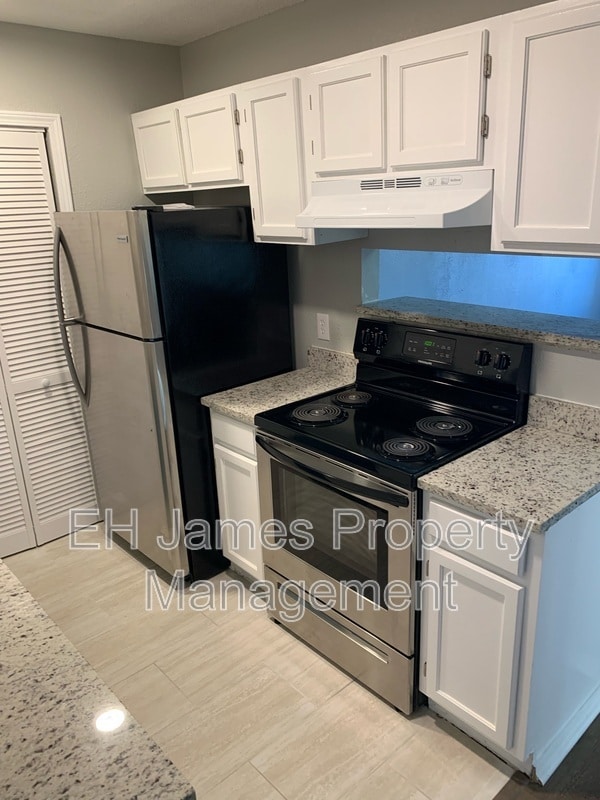 Building Photo - 11032 E 14th Ct