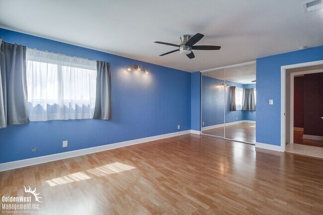 Building Photo - Scenic 4Bdm 2Ba Oasis with Panoramic Views...