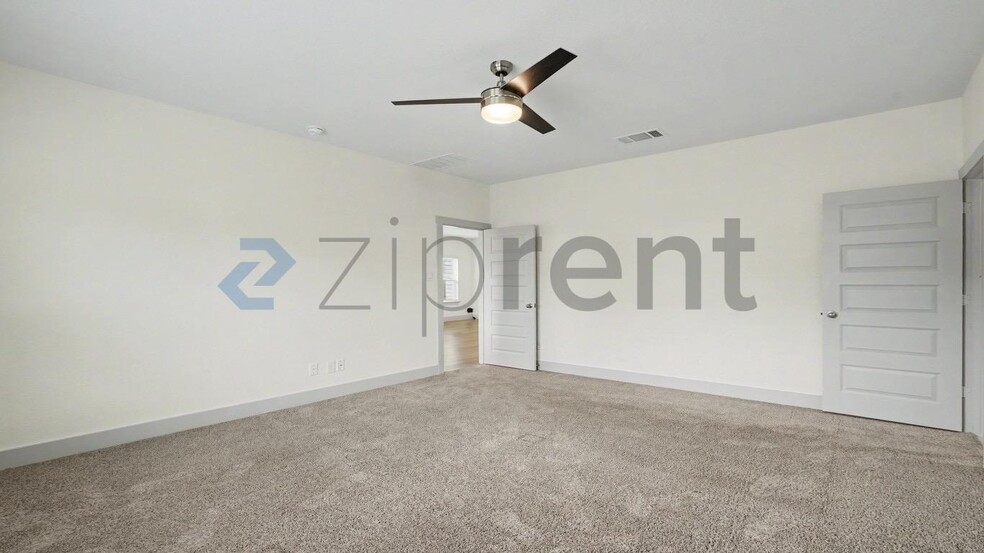 Building Photo - Unit