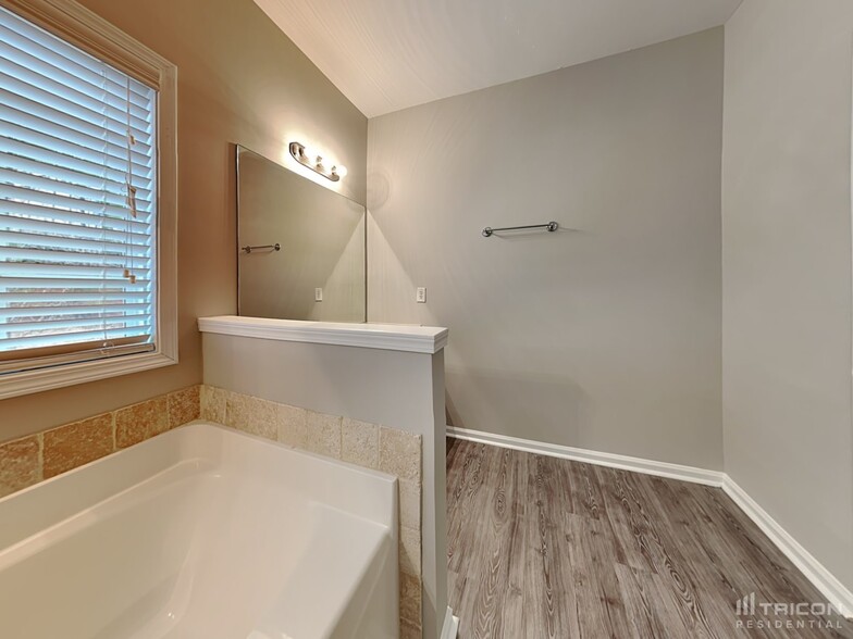 Building Photo - 1012 Levista Dr