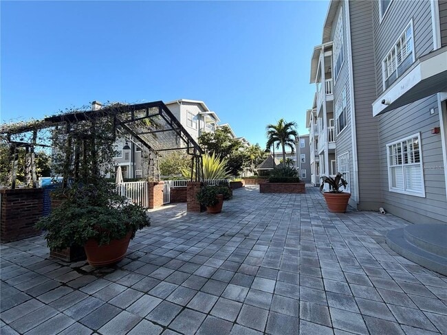 Building Photo - 800 S Dakota Ave