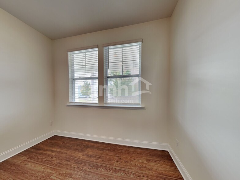 Building Photo - 155 Twin River Dr