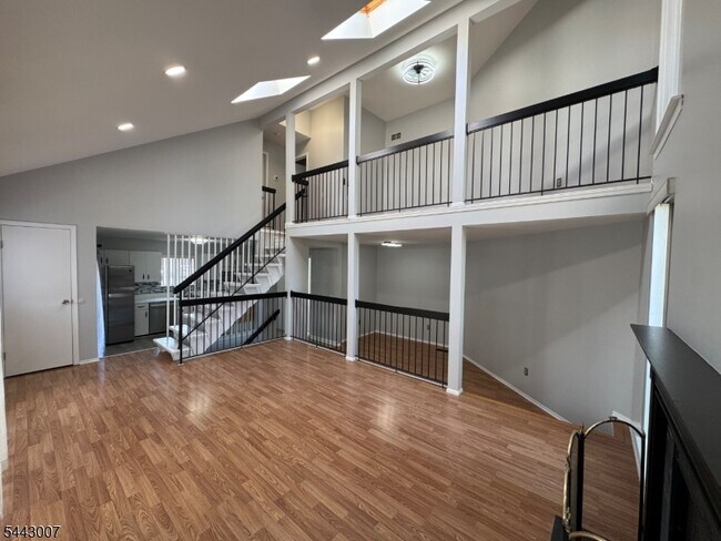 Building Photo - 3811 Bloomingdale Dr