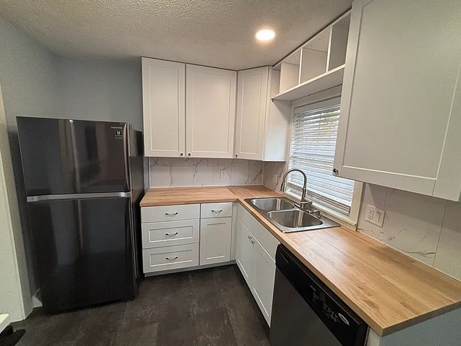 Building Photo - 2002 E 17th St N