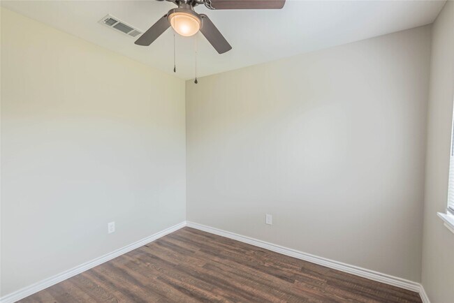 Building Photo - 7522 Pepperbrook Dr