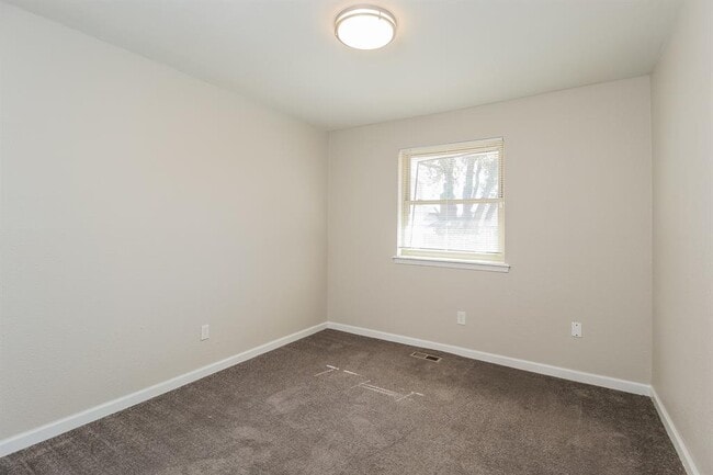 Building Photo - 8716 Tracy Dr