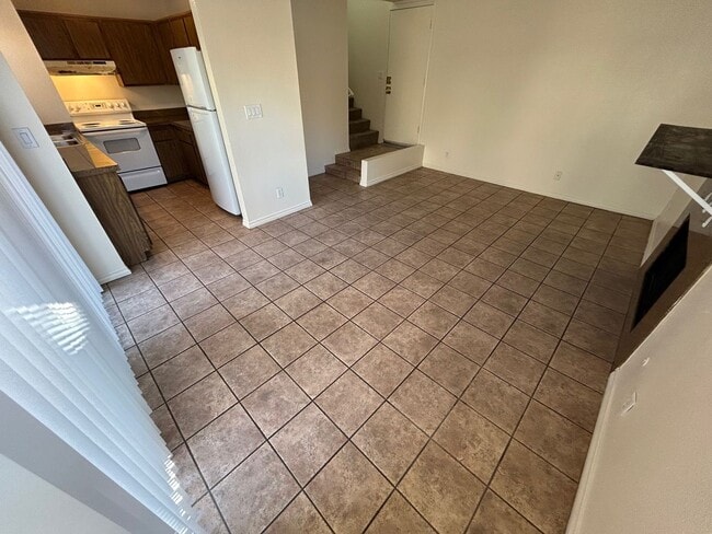 Building Photo - BRIGHT 2-BEDROOM CONDO NEAR LAS VEGAS LIVING