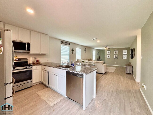 Building Photo - Welcome Home to this Charming 3-Bedroom 2-...