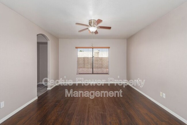 Building Photo - 308 W Liberty Ln
