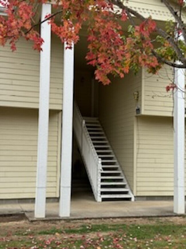 Building Photo - Great 2bed/2bath with tons of storage
