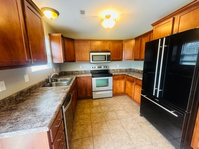 Building Photo - 285 Brookstone Dr