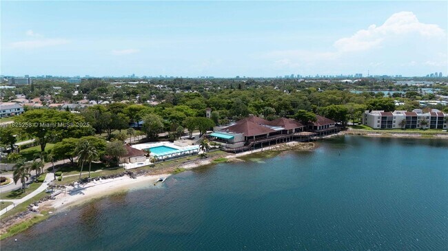 Building Photo - 110 Lake Emerald Dr