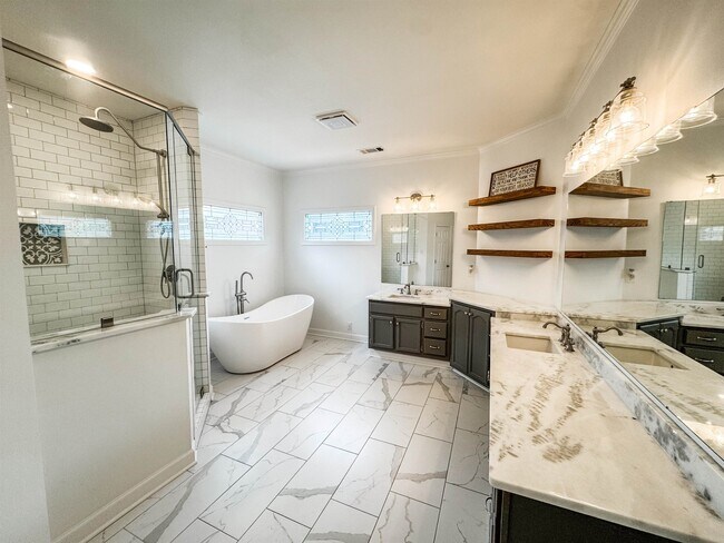 Building Photo - 705 Cotham Dr