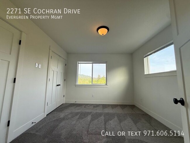 Building Photo - 2271 SE Cochran Dr
