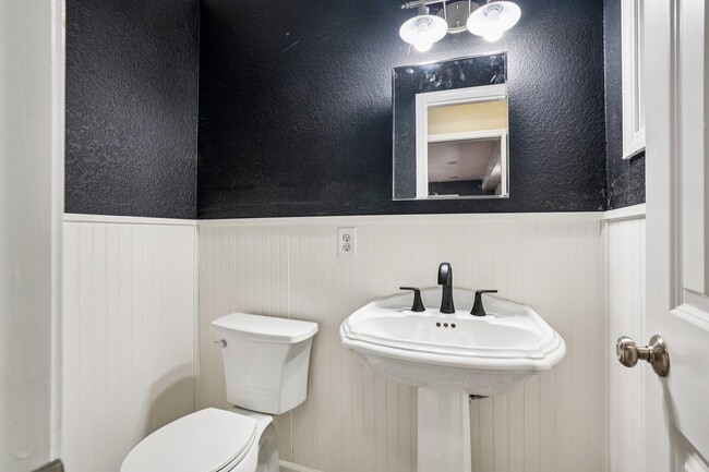 Building Photo - N45W24568 Lindsay Rd