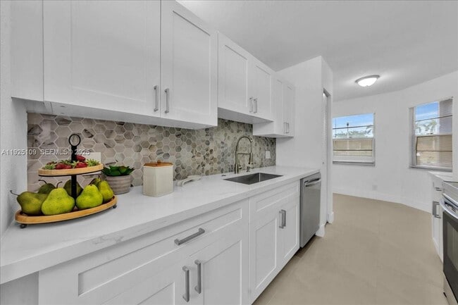 Building Photo - 650 SW 124th Terrace