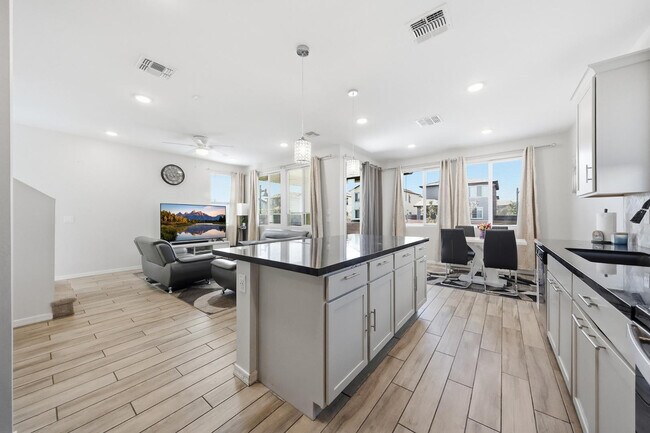 Building Photo - 997 S 150th Dr