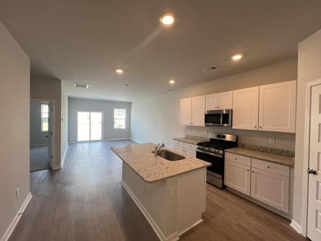 Building Photo - 5062 Georgetown Dr