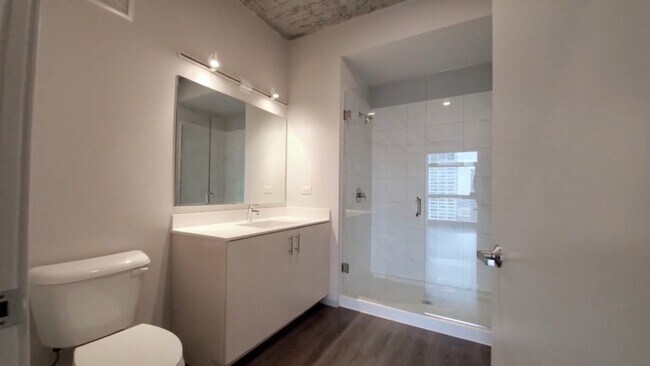 Building Photo - 743 S Clark St