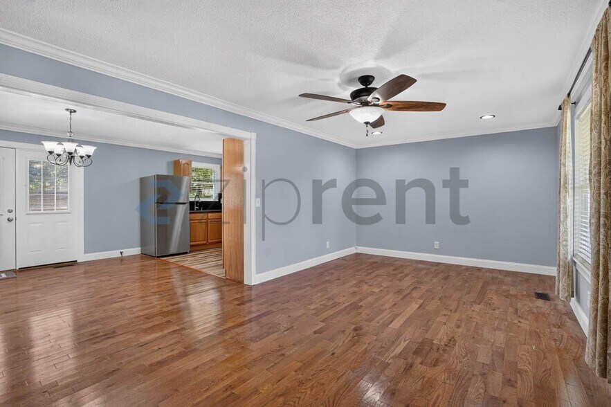 Building Photo - Unit