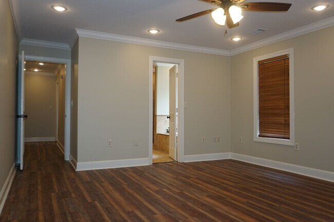 Building Photo - 4 Bed 2 Bath two car garage  Home