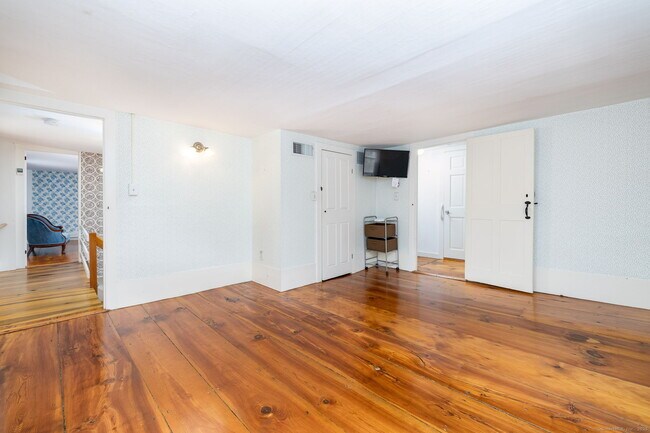 Building Photo - 73 Westledge Rd