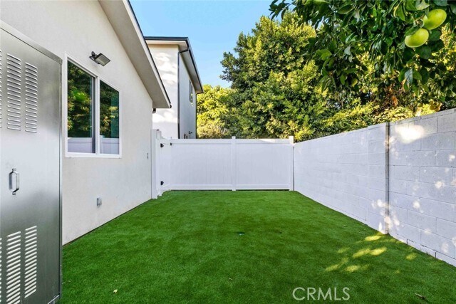 Building Photo - 6844 Cedros Ave