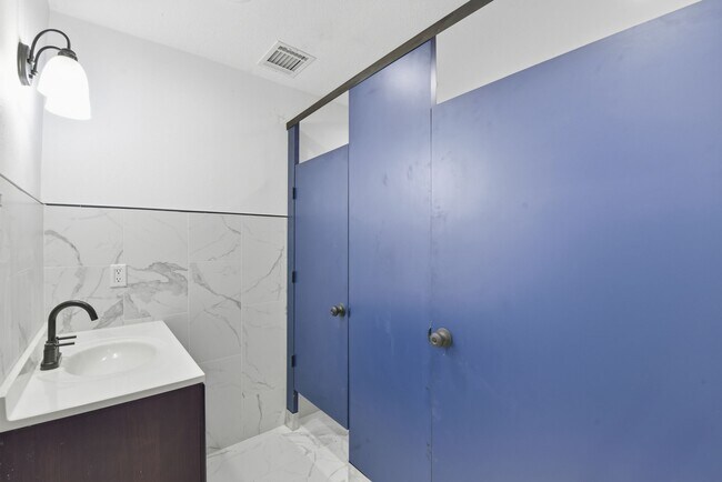 Building Photo - 3911 Fulton St