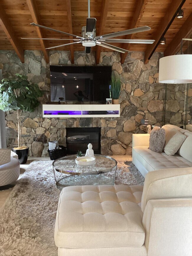 Building Photo - 10496 Augusta Ct