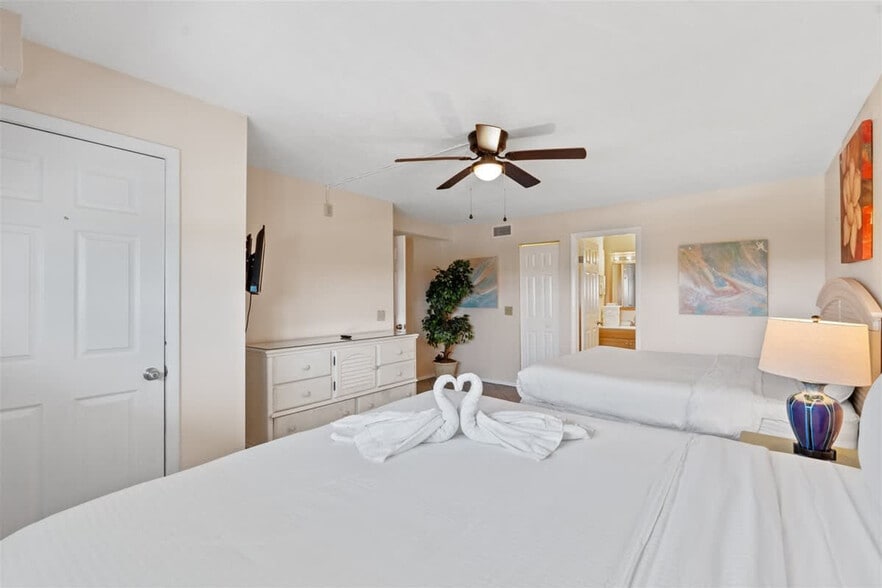 Building Photo - 8743 Thomas Dr